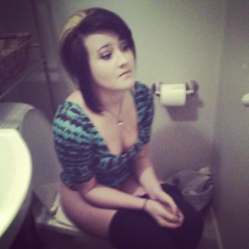 dimitrivegas:  Pooping women