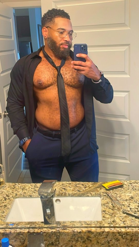baldlover33:blackbeastlover:See…..He ain’t right