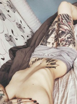 atroposrose:  I don’t want to get out of bed   Please, don’t.