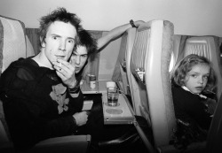 thegoldenyearz: Johnny Rotten and Sid Vicious of Sex Pistols