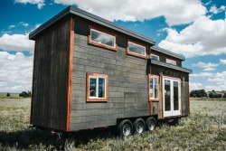 dreamhousetogo:  The Four Eagle by The Tiny Home Co.  I’d totally