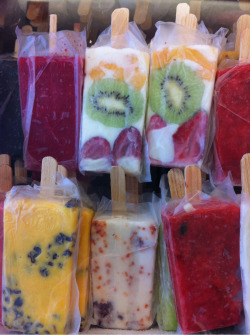 bumblebee907:  fit-at-heart:  Totally making my own popsicles