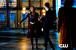 Melissa Benoist, Grant Gustin … Emily Bett Rickards in “The Flash” 3x08: Invasion (29/11/2016)