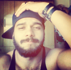 i-came-from-the-brotherhood:  lasbarbas:  Hispanic men with beard