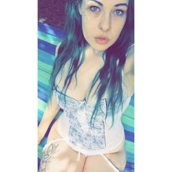 #alternativegirl #boobs #booty #blueeyes #camgirl #crybaby #greenhair