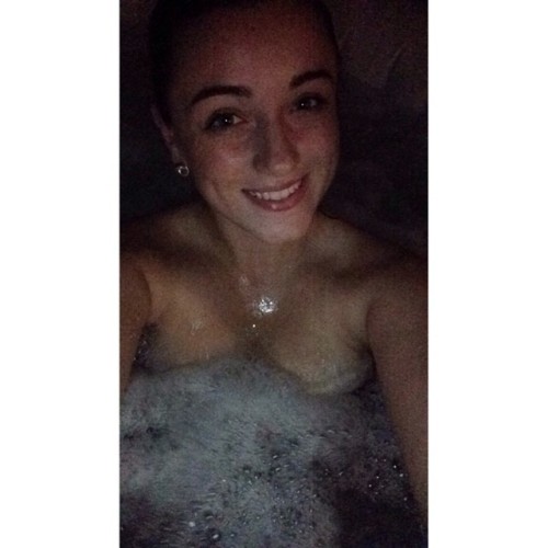 Lovin my new Hottub ðŸ˜ŠðŸ’¦âœŒï¸ #hottub #jacuzzi #love #relaxing #selfie #pretty