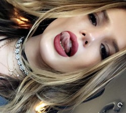 glasstablegurlss:  Bella Thorne