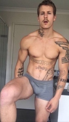 underlads:  The hottest guys in their underwear at UnderLads