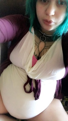 littleprincesssammie:Huge baby belly