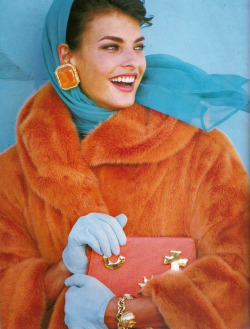 the-original-supermodels:The News is Color - Vogue US (1990)Linda