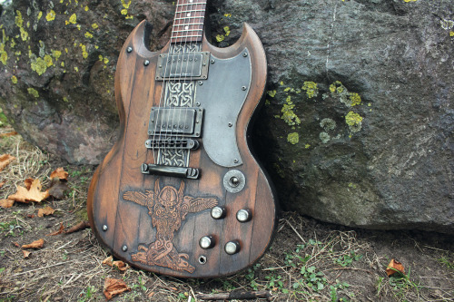 glorifiedguitars:  The Norse SG, featuring carvings of Odin with his two ravens Huginn and Muninn and his two wolves Geri and Freki.This beautiful piece of art was created by the talents at Hutchinson Guitar Concepts. 