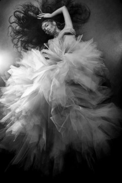 black-white-madness:  Madness:  Photographer: Greg Kleinbaum