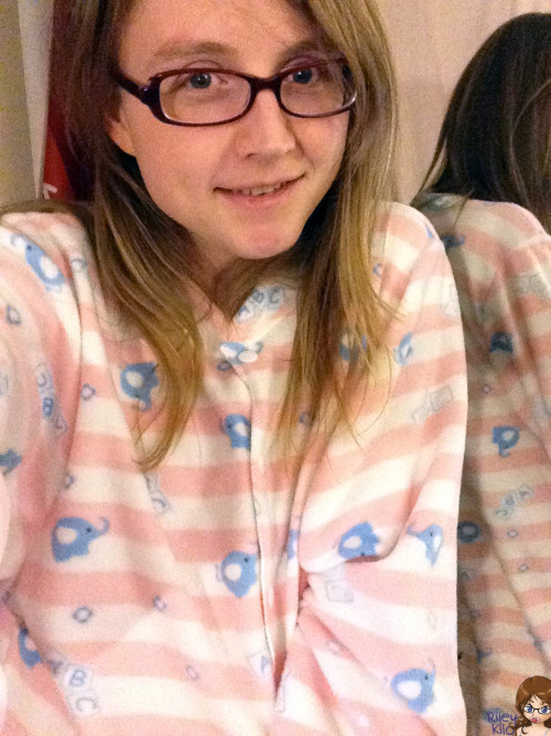 rileybbq:  happy holiday snuggle suit ~ stay warm lovers <3 