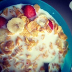 Frosted flakes with fresh strawberries and banana #breakfast