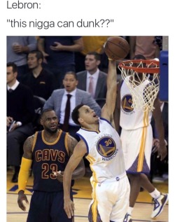 schmoodee:  Steph can dunk? 