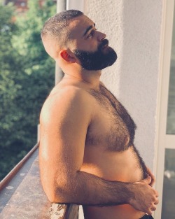 cozu325:  beardburnme:  Ned_genev instagram  G7786 