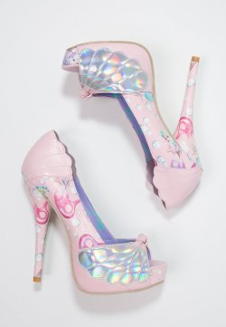 theshoegirldiaries:  I need these mermaid heels.