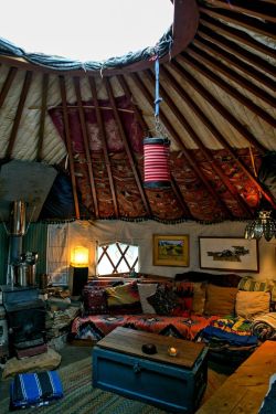 darksideoftheshroom:  intheflowersss:  lazy-lightnin:  Yurts