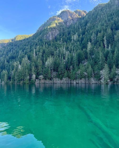 visitportangeles:  This beautiful shot of #LakeCrescent on a