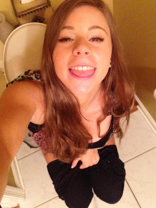 dimitrivegas:  Pooping girl 