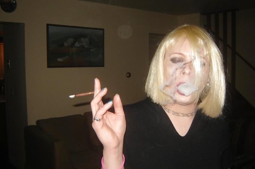 lolacoxx-blog:Smoking trans