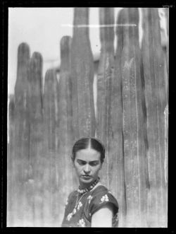 blueblackdream:  Martin Munkácsi, Frida Kahlo, Mexico City,