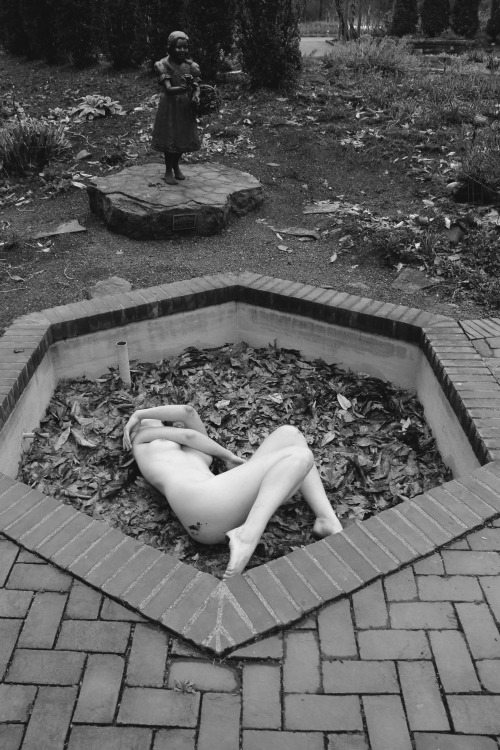 dianamsphotography:  “Garden Statue” Photographer - Diana M. SchenkelModel - Kelsey DylanPLEASE ALL NOTES INTACT SHOULD YOU CHOOSE TO REBLOG :) 