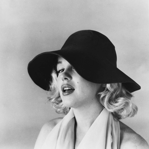 ourmissmarilyn:Marilyn Monroe on the set of “Some Like It Hot”