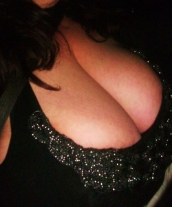 46ll:  sparkley cleavage