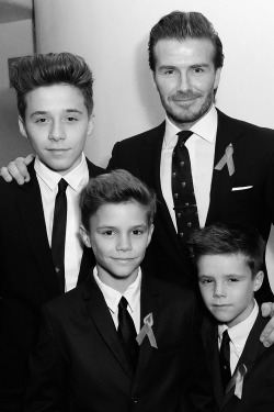 fuckinq:  graffeti:  sourglow:  Best looking family wow  amazing