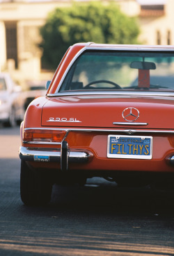 apex35mm:  Mercedes 230 SL “Filthys” // 35mm Lomo Film //