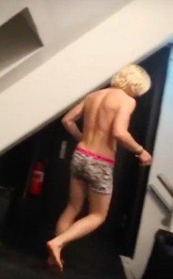 stagedcrimescene:  Ross Lynch and that ass ;)