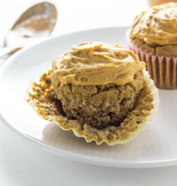 fullcravings:  Vegan Peanut Butter Pumpkin Cupcakes   Like this