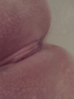 fuckmylittlecuntdaddy:  just shaved my pussy come fuck me in