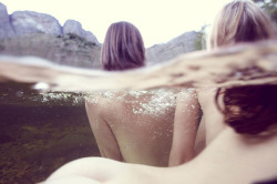 diam0nds-and-r0ses:     Girls like skinny-dipping.