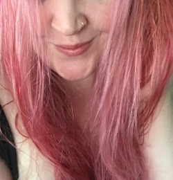alice-is-wet:  temporarily a little pink! ^_^  Whatcha guys think?