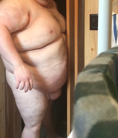 pingtee:  I canâ€™t even fit through the door! Let me know of you want to see the video ðŸ˜ all you have to do is donate.  Stuck in the door… mmm, a fantasy of mine for my boyfriend