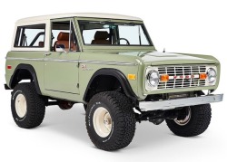 v-eight-lover:  utwo:  Ford Bronco © classic ford broncos  Nice,