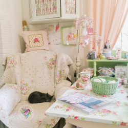 magicalhome:  Craft/reading area.