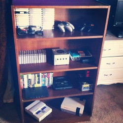 echoprons:  got a new bookcase at a garage sale today!  much