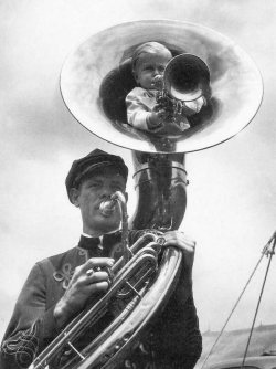 retronauthq: c. 1940s: Tuba players Source 