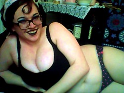 chubby-bunnies:  ❤ US size 14/L ❤ 21 years old ❤ femme