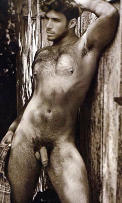 sexynekkidmen:  malemodelsrecentlypt2:  Aussie Bushman  Tuesday