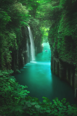 lsleofskye:  Untitled | danielkordan Location: Manai Waterfalls,