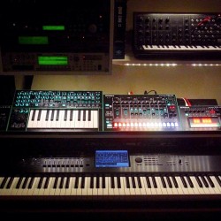 synthesizerpics:  Synthesizer Videos - Vintage Synthesizer And