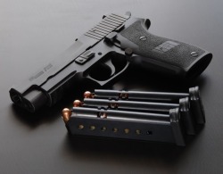 45-9mm-5-56mm:  dangerousroad:  SIG SAUER P220 .45ACP SA/DA 