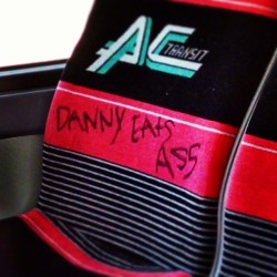 ineedtothinkofatitle:  belleroseplace:  Good for Danny! #dannyeatsass