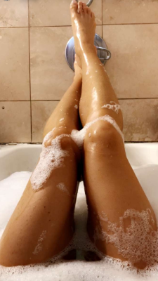 amber-307-wife:  Noooo work today ….. much needed tub time!!