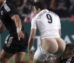 nakedathletes:Rugby player Ollie Lindsay-Hague butt naked during