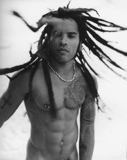 thehalfrolatina:  ibaoshun:  celebrixxxtiez:  Lenny Kravitz 